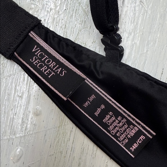 Victoria's Secret Sleek Black Very Sexy Push-Up Bra - Picture 2 of 12